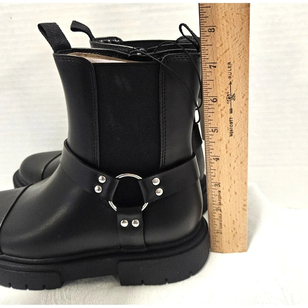 Art Class Kid's Size 2 Black Boots w/Silver Buckle Inside Zip Stretch Panel